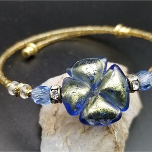 4 leaf clover hand blown artisan glass bracelet. B333